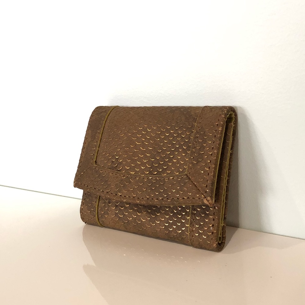 Snake-embossed and metallic trifold wallet - Picture 1 of 8